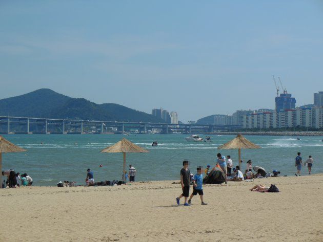 広安里海水浴場の風景